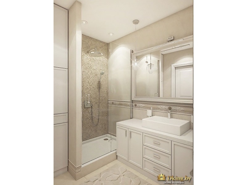 Интерьер ванной комнаты: зеркало, ванна, душ