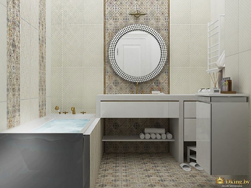 ванная в классическом стиле: встроенный умывальник, прямоугольная ванна, акцентная стена и зеркало