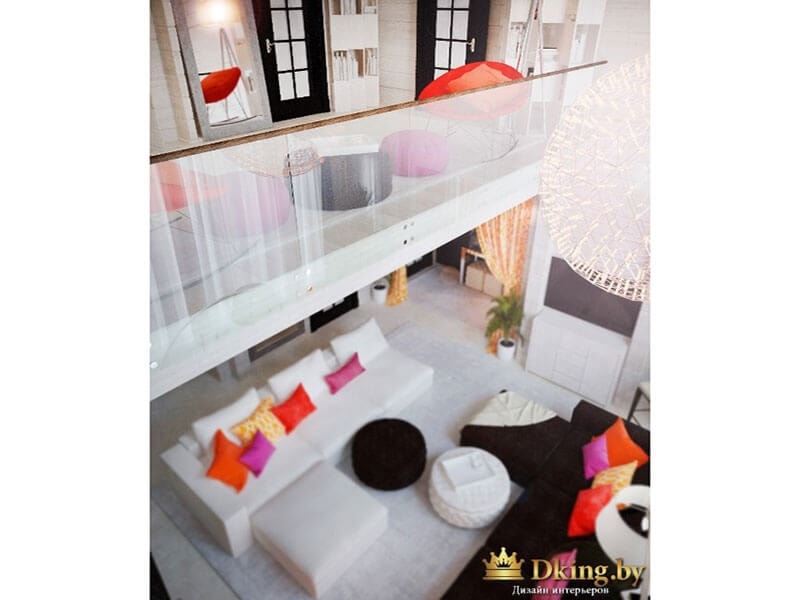 вид со второго этажа на первый: два модульных дивана двух контрастных цветов: белого и темно-шоколадного, два пуфа белого и коричневого цветов, яркие подушки