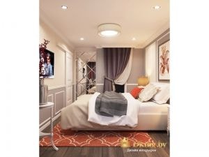 спальня: большая кровать, темный паркет на полу, на стенах молдинги, контрастный ковер кирпичного цвета, шкаф с оригинальным пескоструем и драпировка из штор на стене