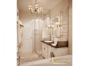 классическое освещение в ванной комнате: пятирожковая люстра и два бра возле зеркала