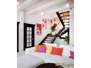 лестница на второй этаж контрастного цвета венге, в тон дверей. Стены, диван - белые. Яркие акцентные подушки оранжевого, розового цветов.